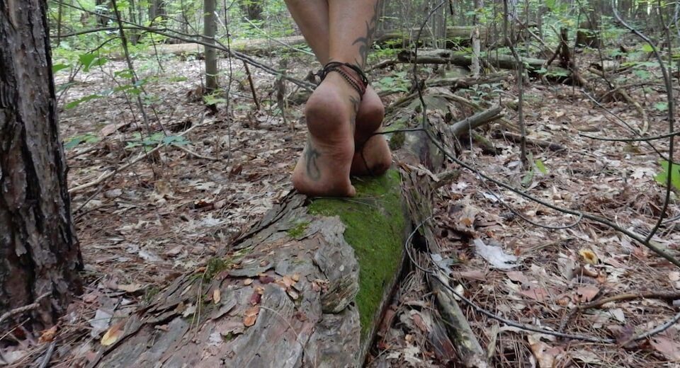 leather sandals barefoot