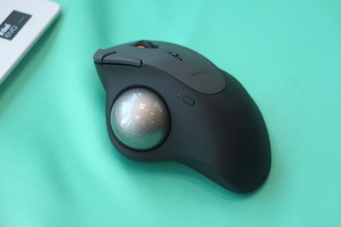 エレコム IST PLUS トラックボール|8,380円・新「ボールローラー」機構・最大3台 Blu
