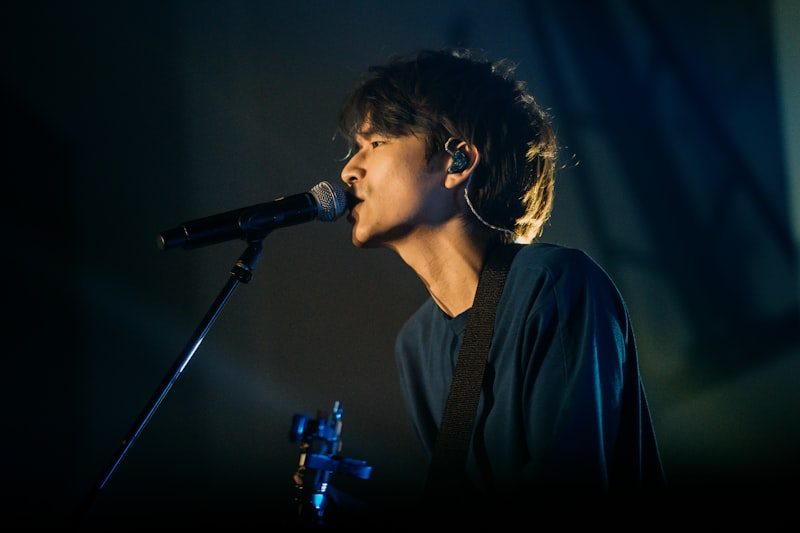 休日に着るカジュアルジャケット｜30代が仕事着に見せない素材・色・シルエット