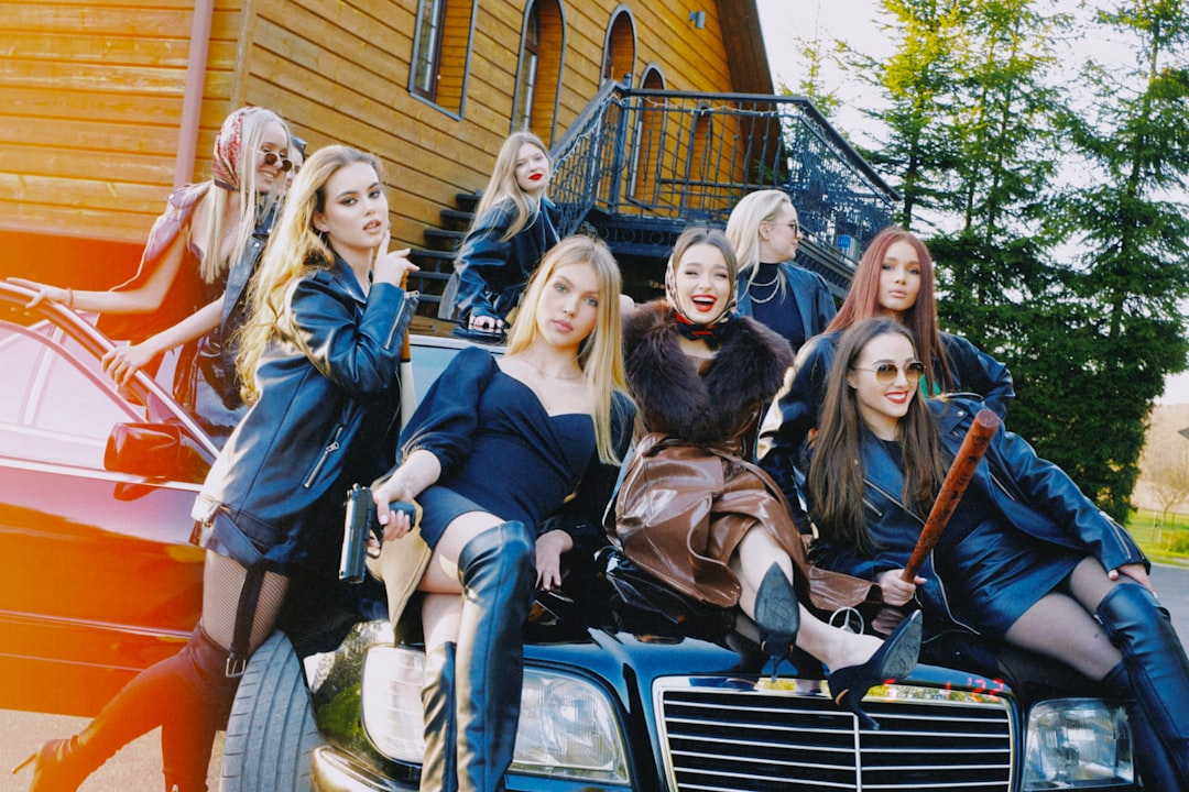 TWICE、50曲入りのベストアルバム発売 TWICEのベストアルバム「#BEST 2015-2025」が8月26日に発売されることが決定。YouTubeでベ